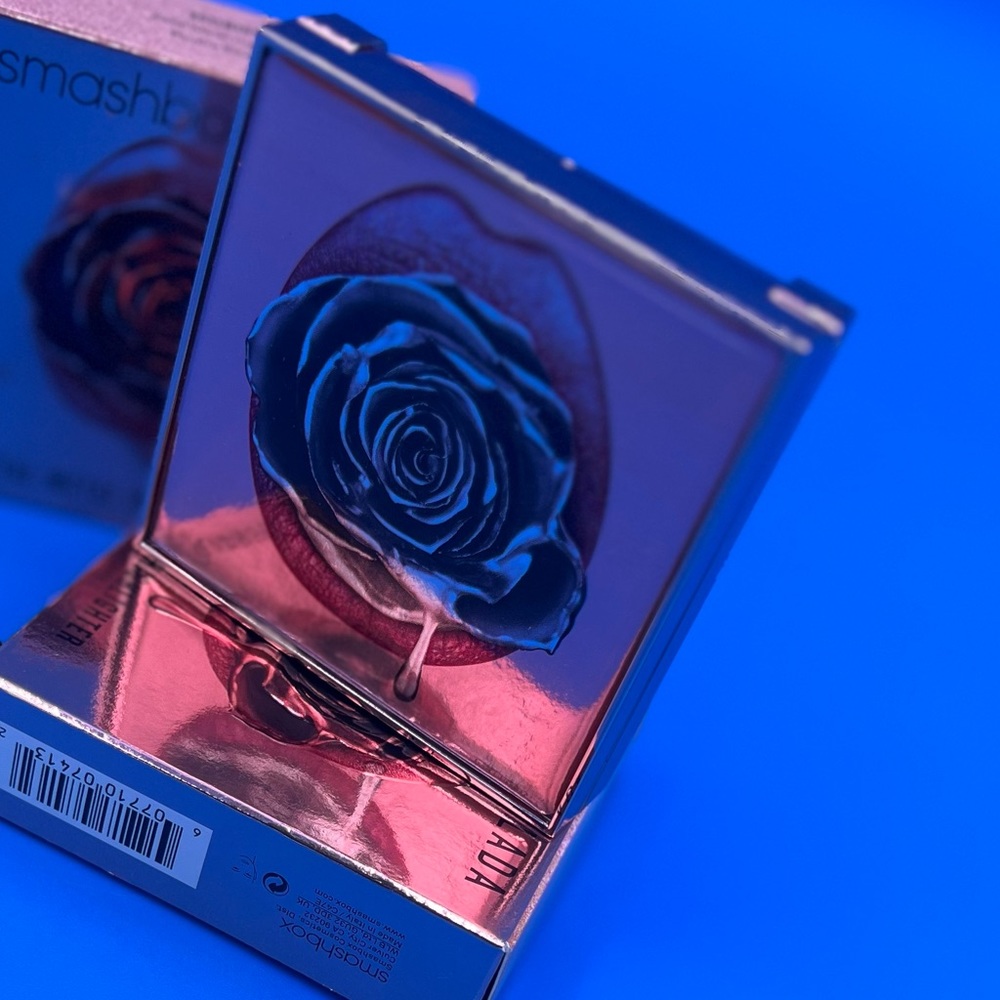 SMASHBOX x Vlada petal metal rose highlighter